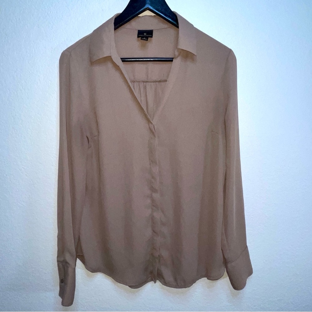 Elegant Women's long sleeve button front collared blouse business, dressy office